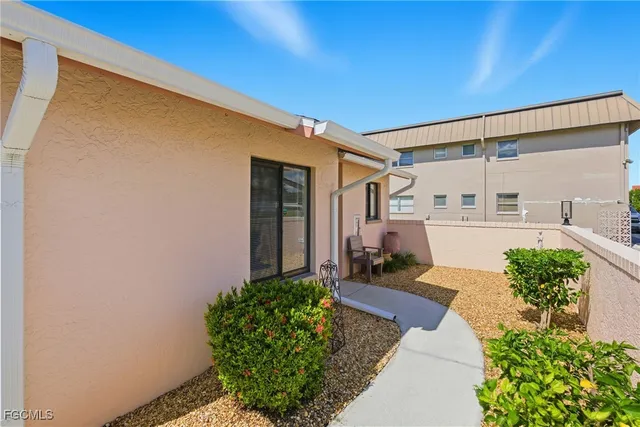 a view of a back yard of the house