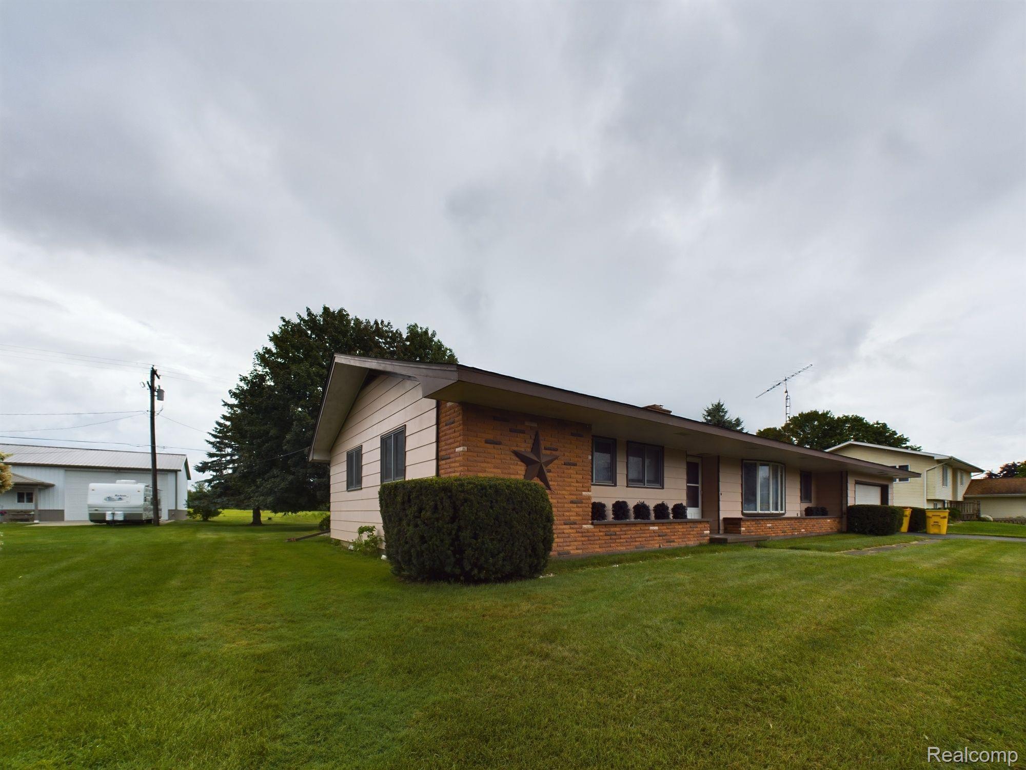 5181 Cottrell Road Vassar, MI 48768 - Photo 2 of 34 SIDE ANGLED VIEW