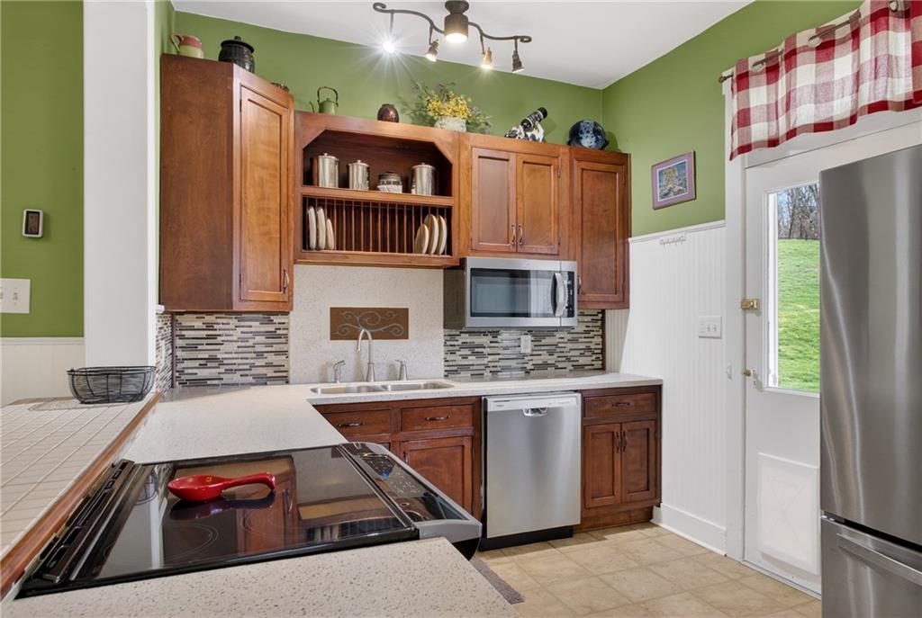 395 McGuffey Road West Alexander, PA 15376 - Photo 20 of 49 Kitchen 11x10