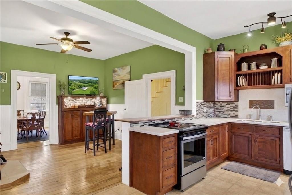 395 McGuffey Road West Alexander, PA 15376 - Photo 4 of 49 Kitchen/Breakfast Area