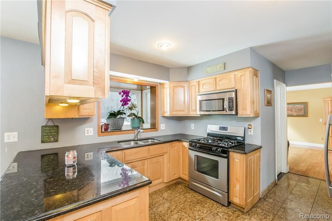 018-Kitchen-5383549-large.jpg
