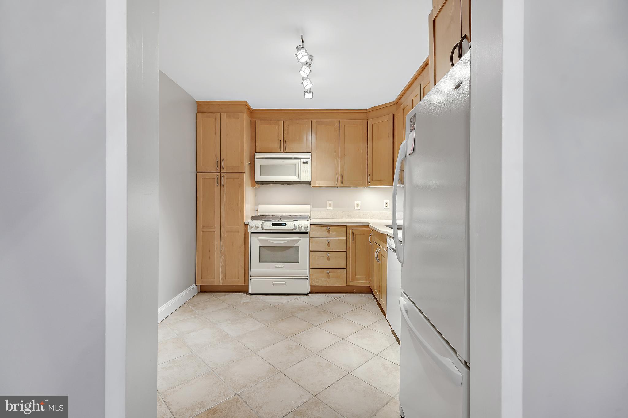 5225 Pooks Hill Road, Unit 1720S Bethesda, MD 20814 - Photo 19 of 33