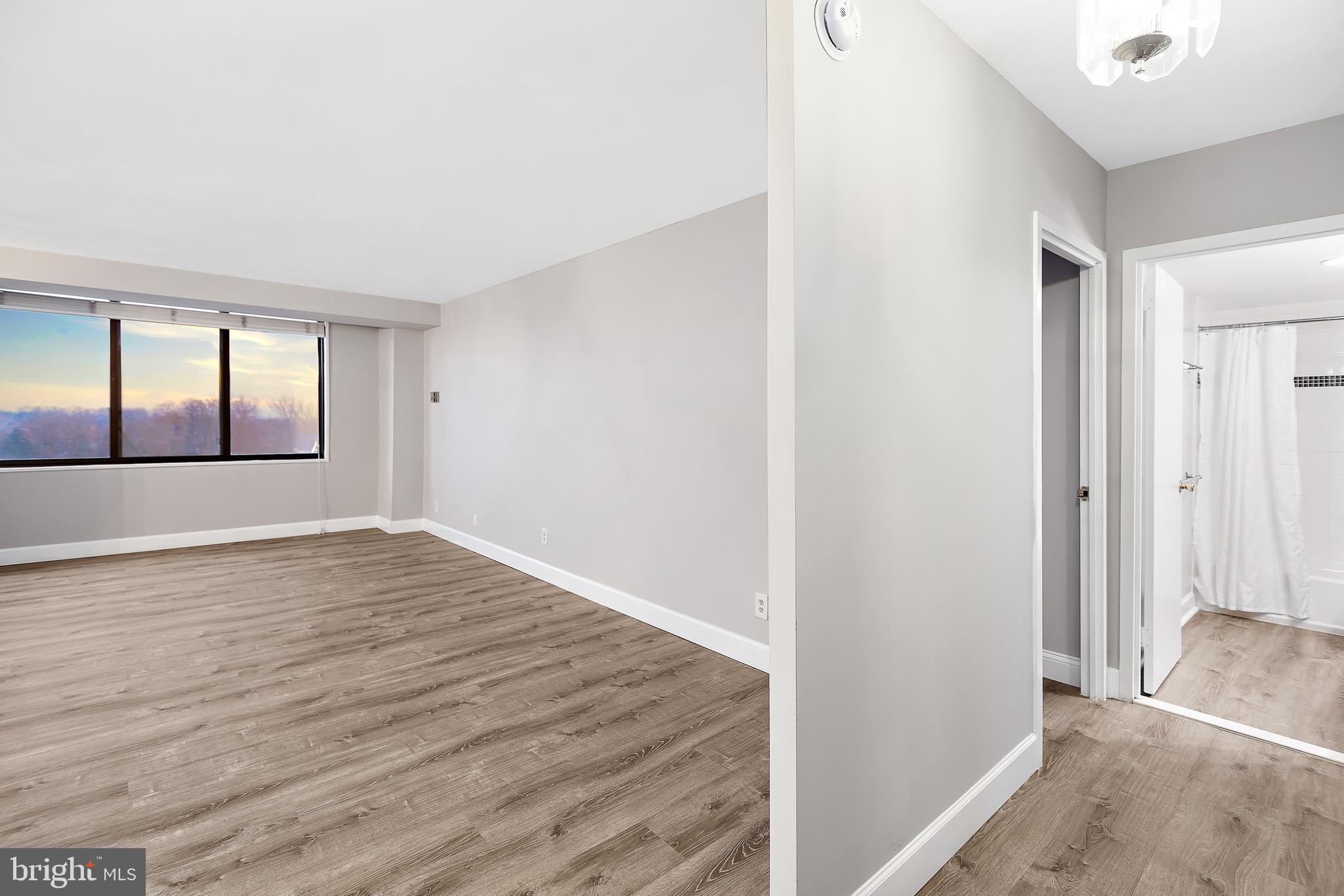 5225 Pooks Hill Road, Unit 1720S Bethesda, MD 20814 - Photo 2 of 33