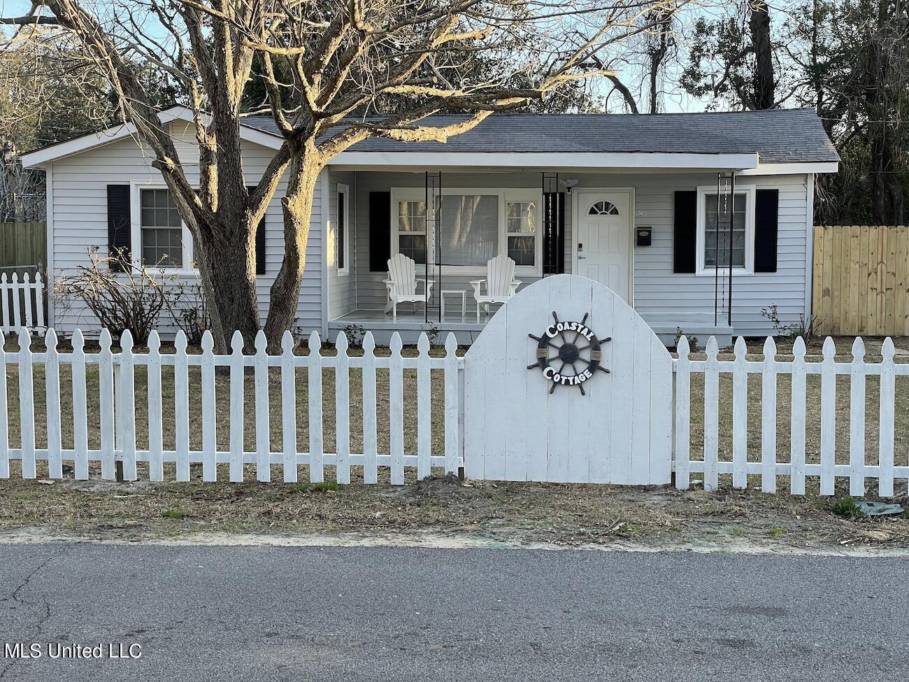 cottage front tight with gate