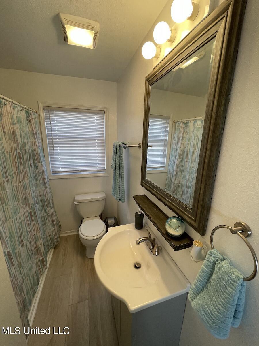 826 Township Road Gulfport, MS 39507 - Photo 16 of 40 bathroom2
