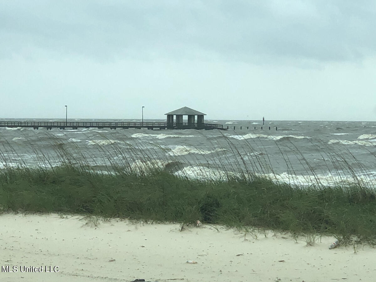 826 Township Road Gulfport, MS 39507 - Photo 38 of 40 biloxibeachwaves