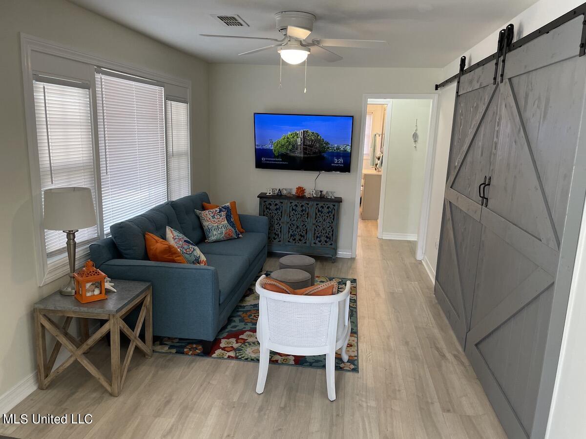 826 Township Road Gulfport, MS 39507 - Photo 5 of 40 livingroom3