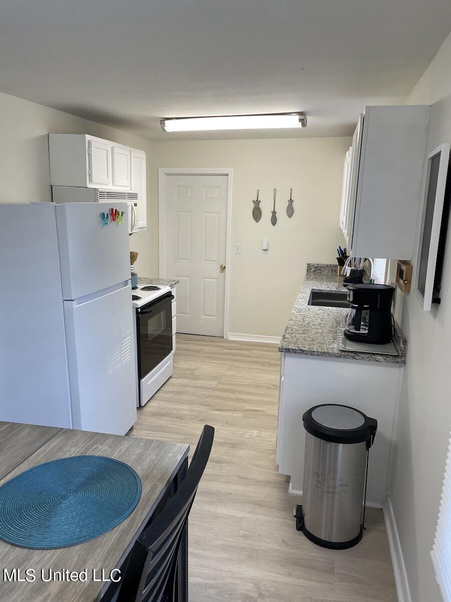 826 Township Road Gulfport, MS 39507 - Photo 9 of 40 kitchen4