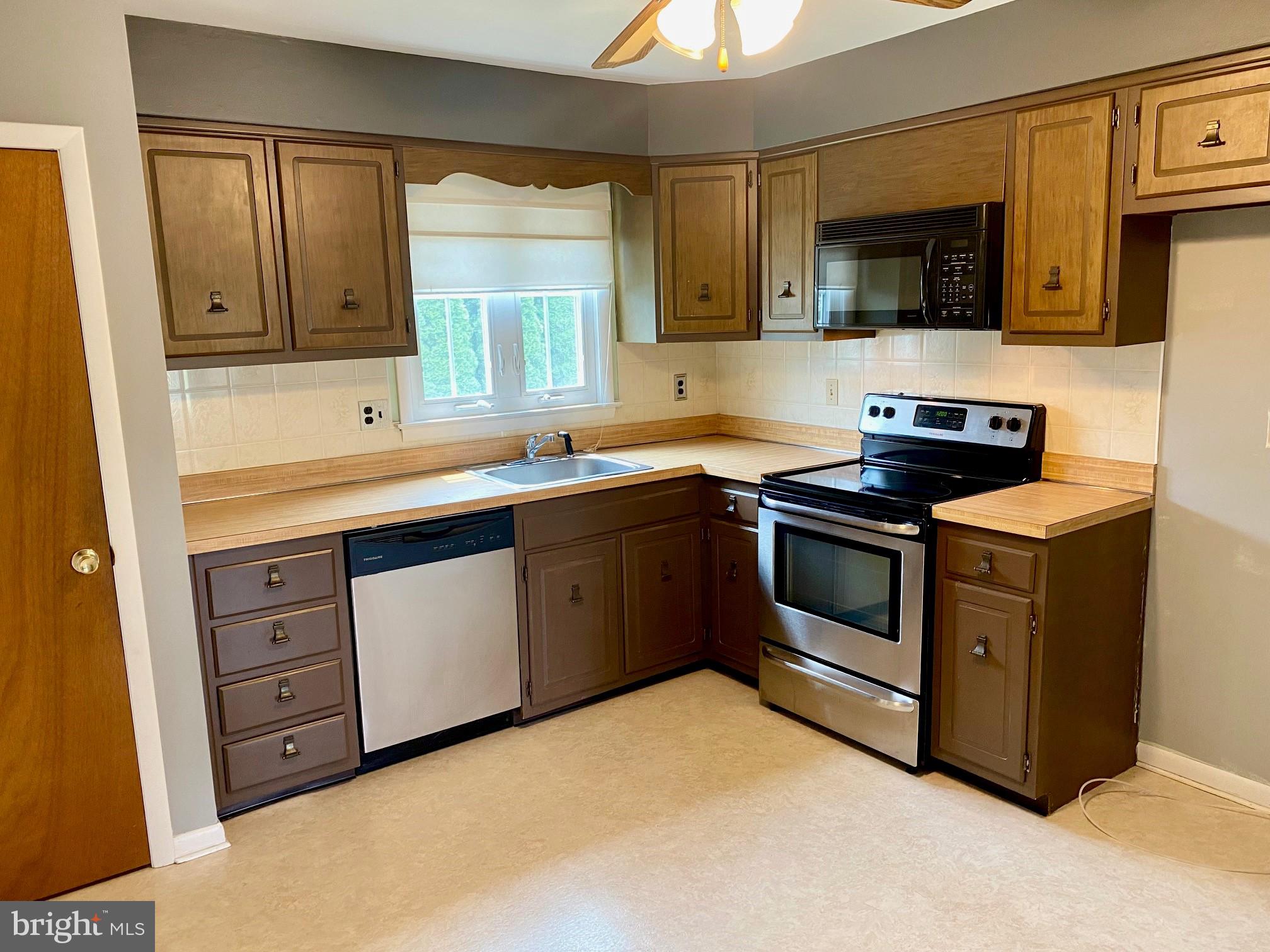 76 Estate Road Boyertown, PA 19512 - Photo 10 of 27 Kitchen