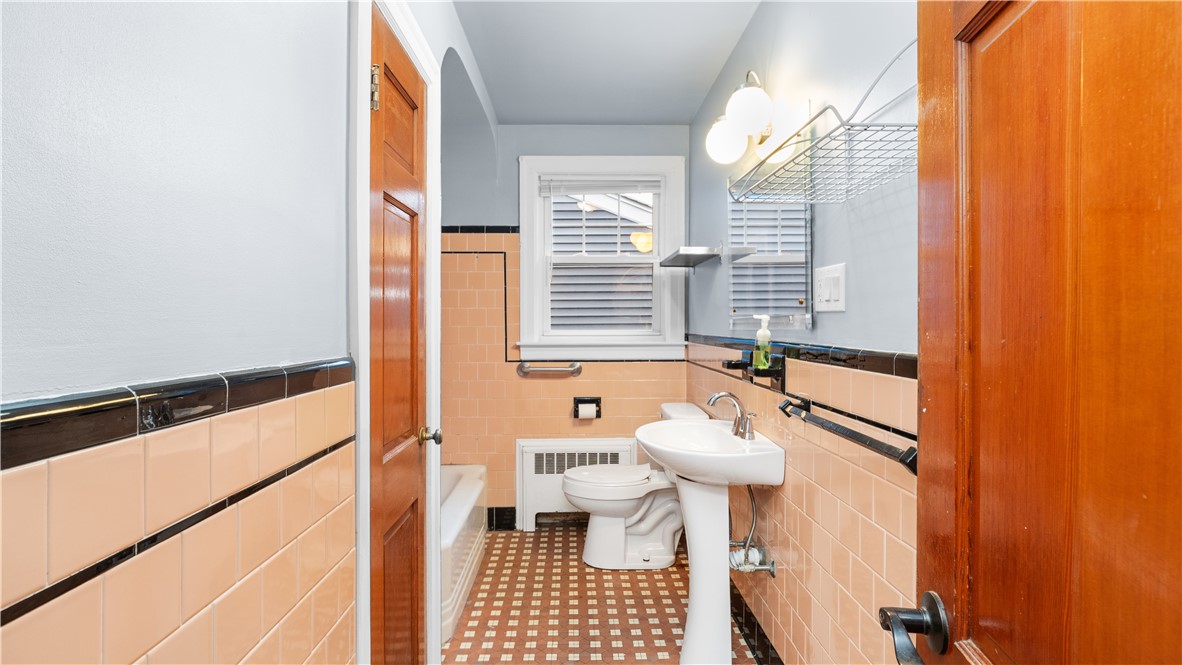 160 Canton Street Providence, RI 02908 - Photo 15 of 35