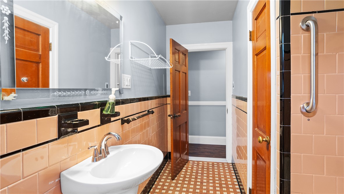 160 Canton Street Providence, RI 02908 - Photo 16 of 35