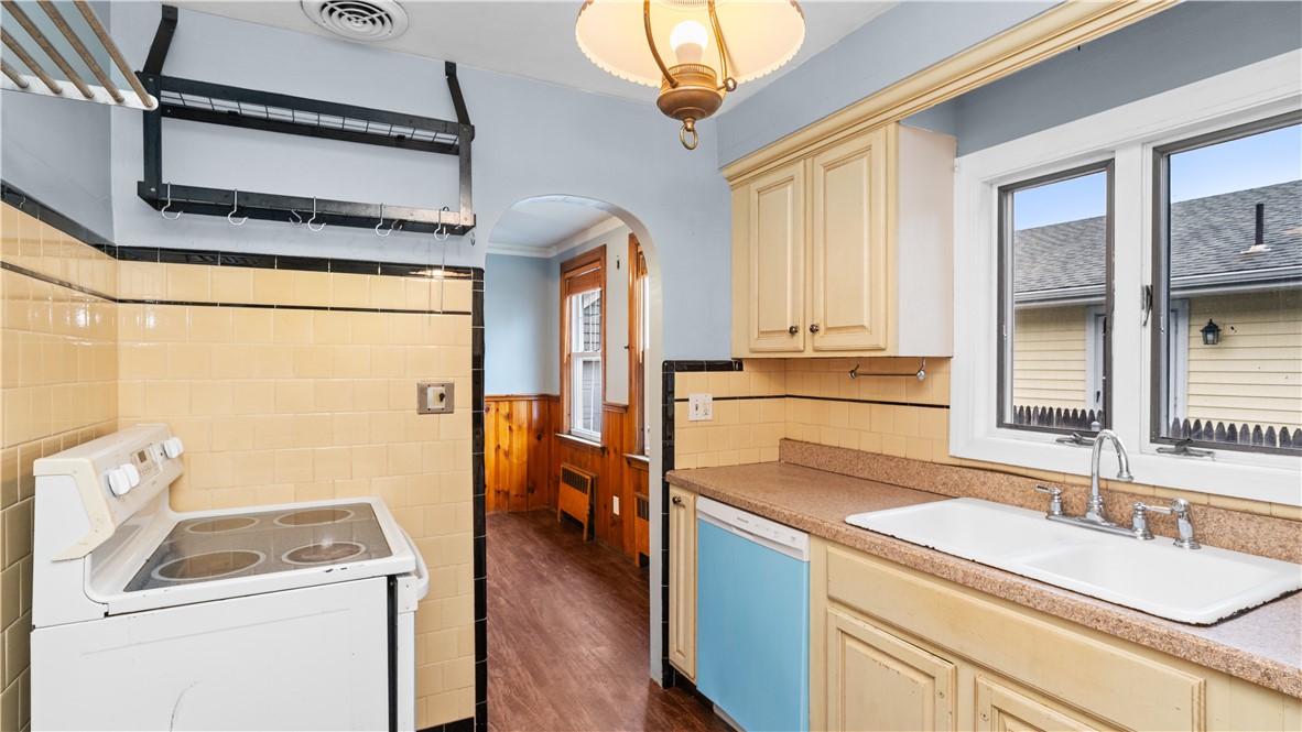 160 Canton Street Providence, RI 02908 - Photo 23 of 35