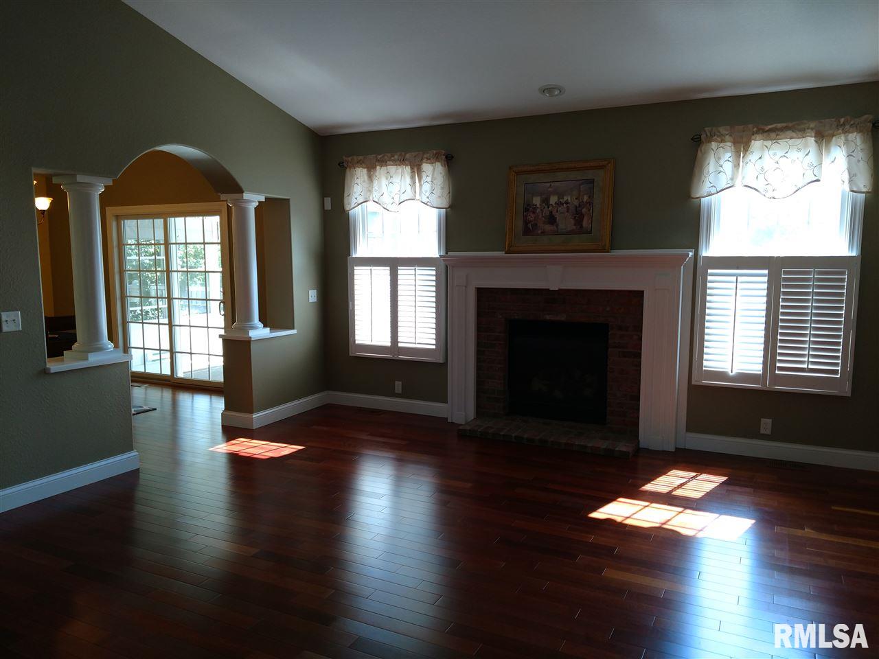 1712 Kingsbury Road Washington, IL 61571 - Photo 3 of 36 Gallery Image 3