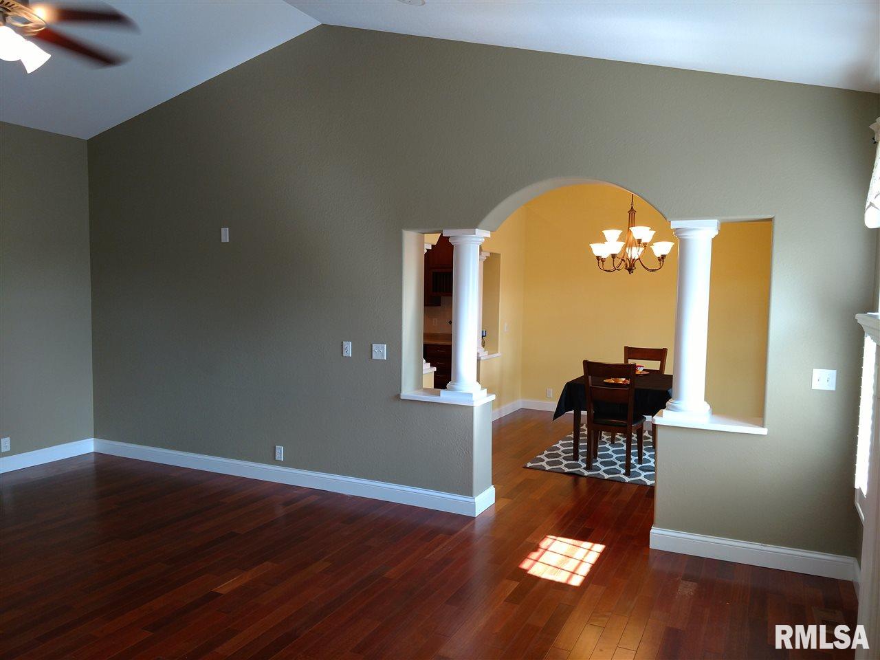 1712 Kingsbury Road Washington, IL 61571 - Photo 4 of 36 Gallery Image 4