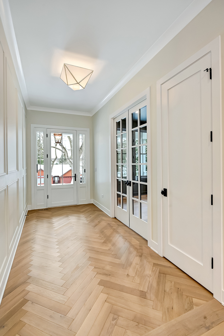 938 Waverly Road Glen Ellyn, IL 60137 - Photo 13 of 42 Gallery Image 13
