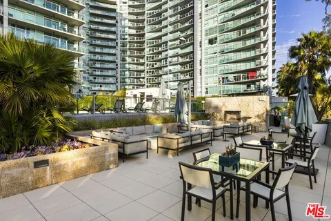 $2,550,000 | 13650 Marina Pointe Drive, Unit 1806, Marina del Rey, CA 90292