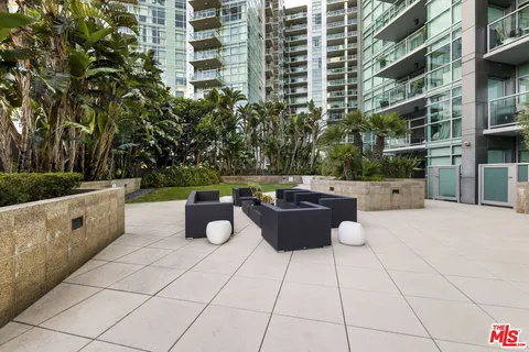 $2,550,000 | 13650 Marina Pointe Drive, Unit 1806, Marina del Rey, CA 90292