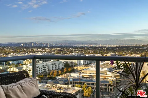 $2,550,000 | 13650 Marina Pointe Drive, Unit 1806, Marina del Rey, CA 90292