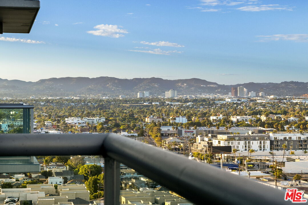 13650 Marina Pointe Drive, Unit 1806 Marina del Rey, CA 90292 - Photo 57 of 65 a view of a city from a terrace