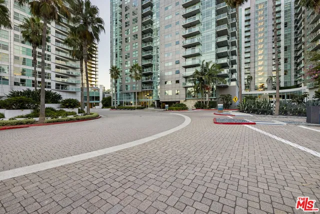 $2,550,000 | 13650 Marina Pointe Drive, Unit 1806, Marina del Rey, CA 90292