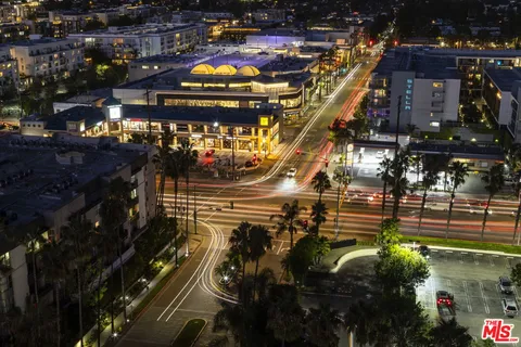 $2,550,000 | 13650 Marina Pointe Drive, Unit 1806, Marina del Rey, CA 90292