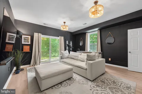 $330,000 | 14 Hillview Circle, Lansdowne, PA 19050