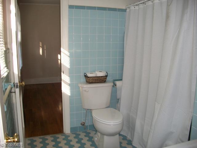 209 Guilford Road Jamestown, NC 27282 - Photo 11 of 13 Master Bath/Spa.