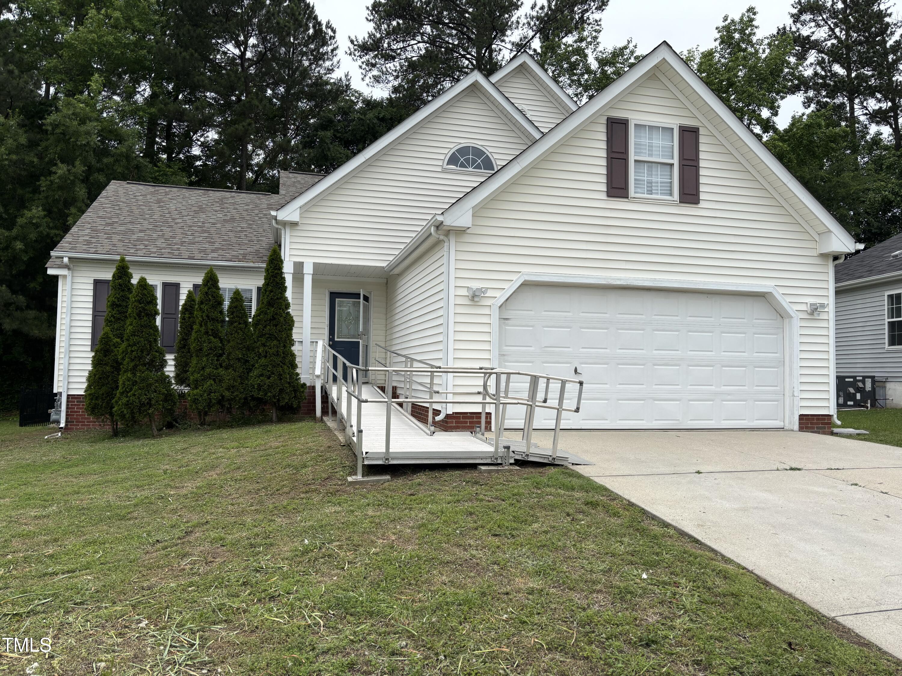 2209 Hatton Way Raleigh, NC 27604 - Photo 2 of 33 4