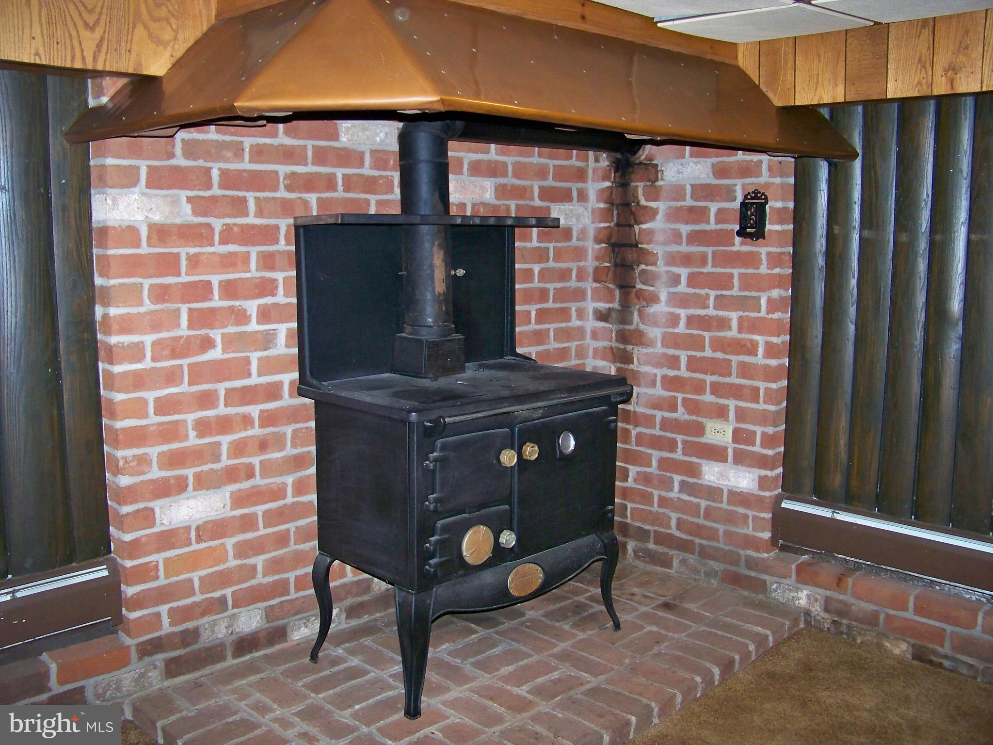 627 Truce Road New Providence, PA 17560 - Photo 29 of 32 Antique cook stove