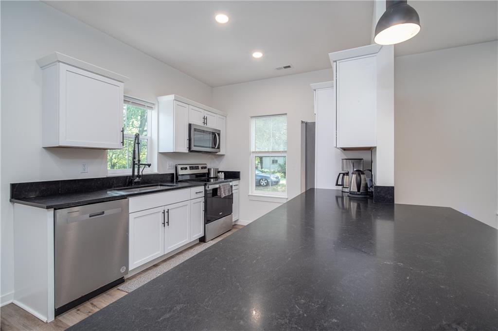 1320 Pennsylvania Street Lawrence, KS 66044 - Photo 12 of 41