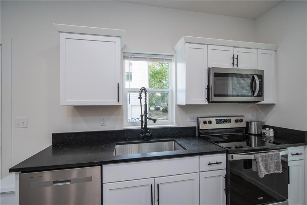 1320 Pennsylvania Street Lawrence, KS 66044 - Photo 15 of 41