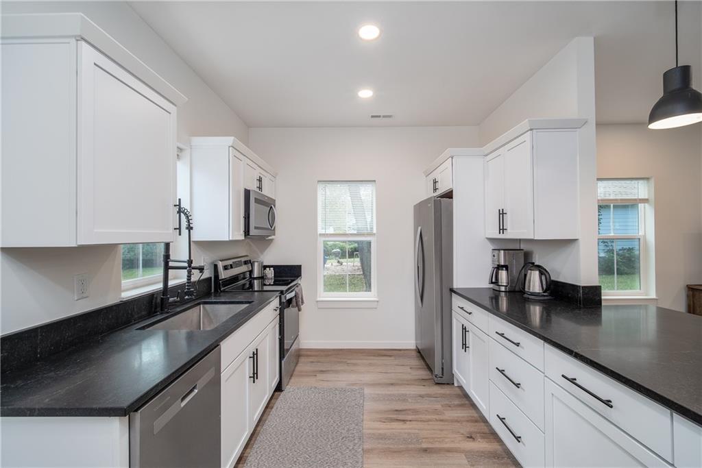 1320 Pennsylvania Street Lawrence, KS 66044 - Photo 16 of 41