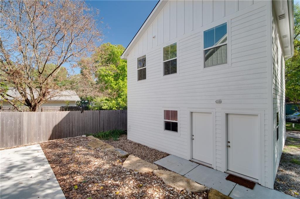 1320 Pennsylvania Street Lawrence, KS 66044 - Photo 28 of 41