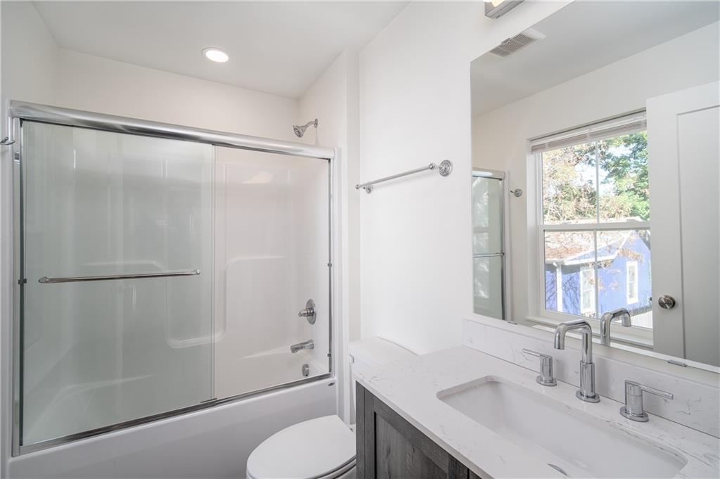 1320 Pennsylvania Street Lawrence, KS 66044 - Photo 33 of 41