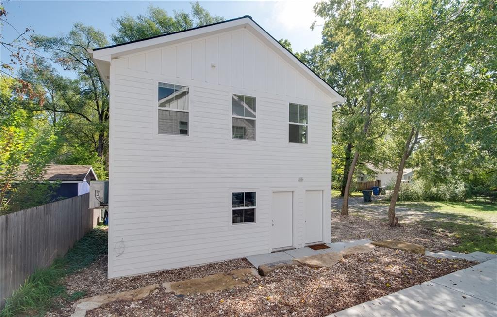 1320 Pennsylvania Street Lawrence, KS 66044 - Photo 35 of 41