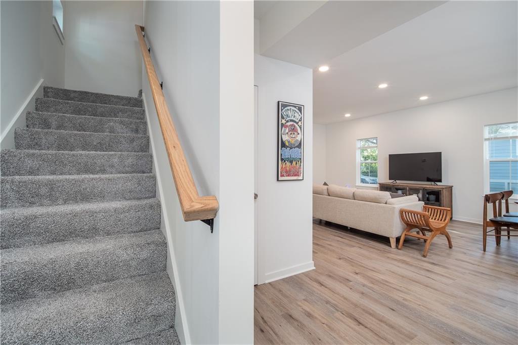 1320 Pennsylvania Street Lawrence, KS 66044 - Photo 6 of 41