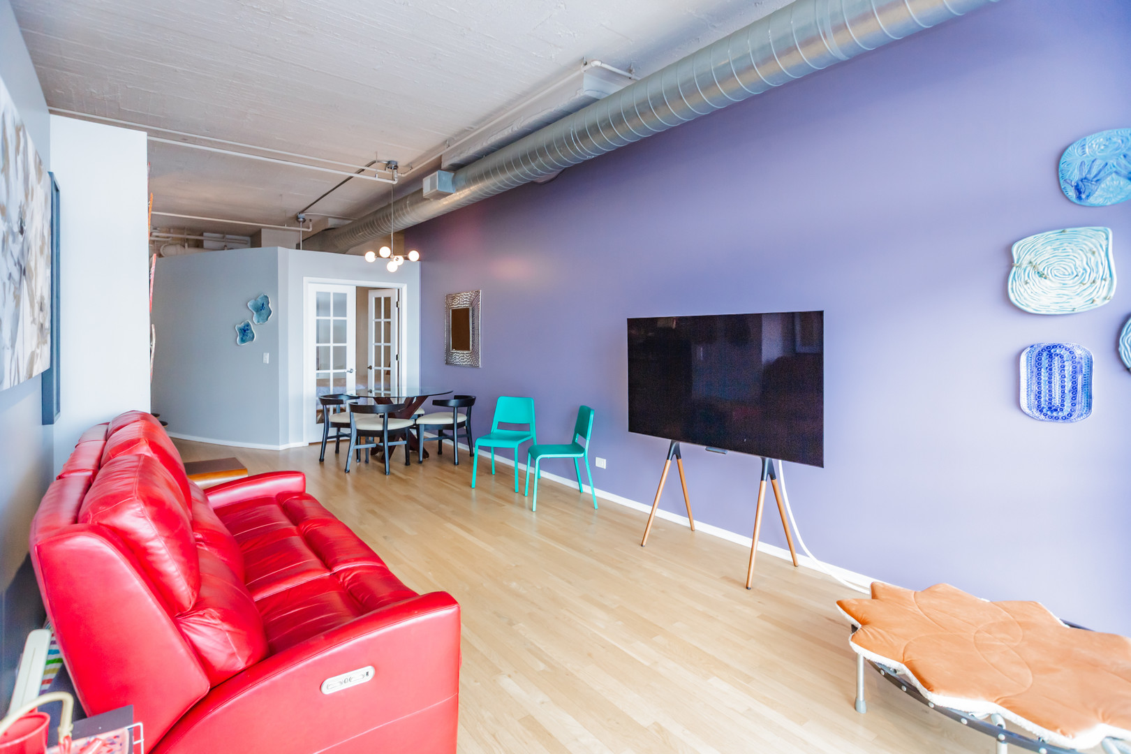 1530 South State Street, Unit 917 Chicago, IL 60605 - Photo 6 of 14 a living room with furniture and a flat screen tv