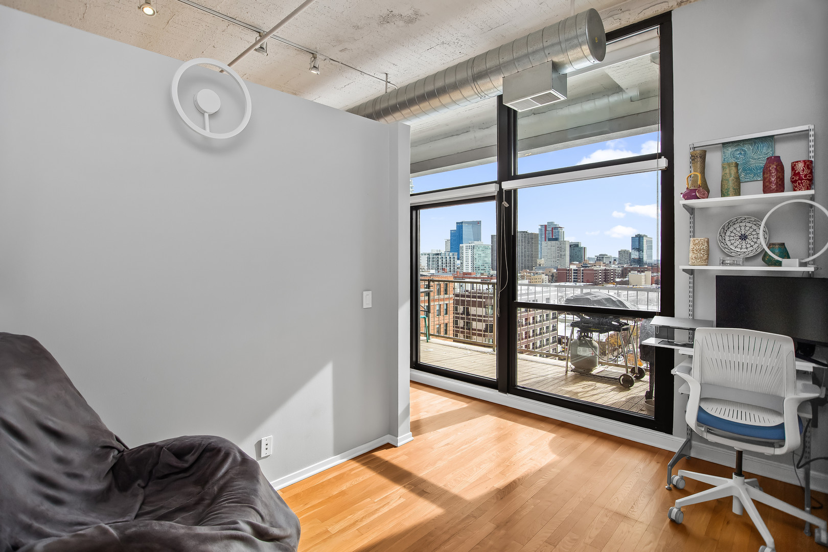 1530 South State Street, Unit 917 Chicago, IL 60605 - Photo 10 of 14 a bedroom with a bed and a window