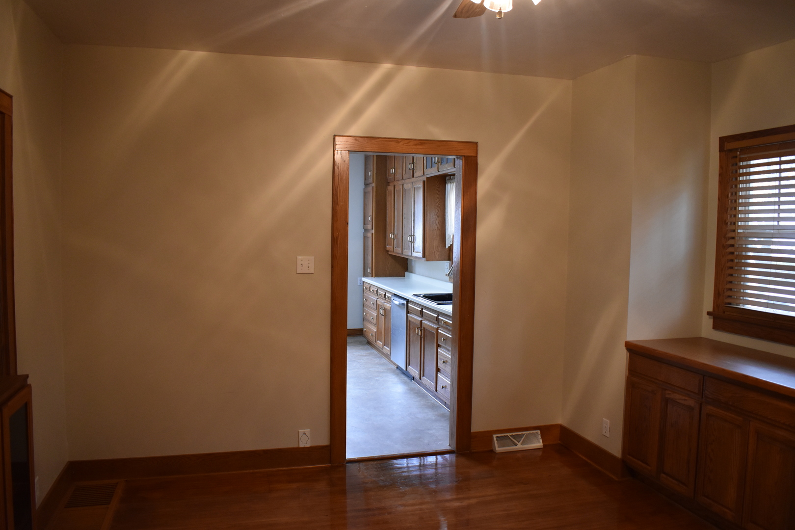 225 East Pierce Street Pontiac, IL 61764 - Photo 10 of 32