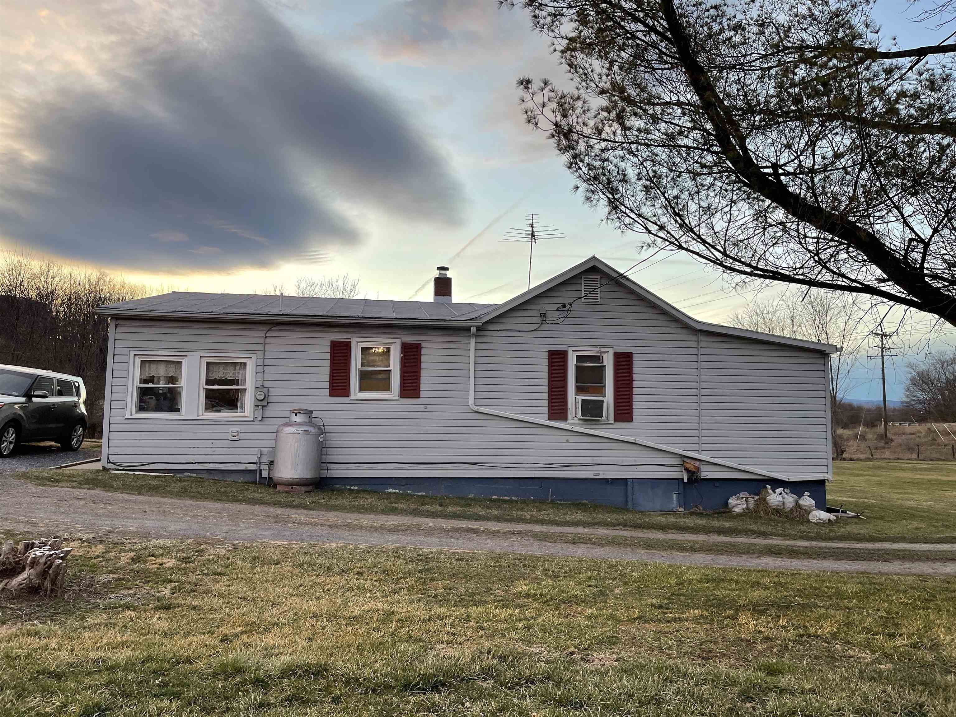 1066 Apple Valley Road Harrisonburg, VA 22801 - Photo 3 of 19 Gallery Image 3
