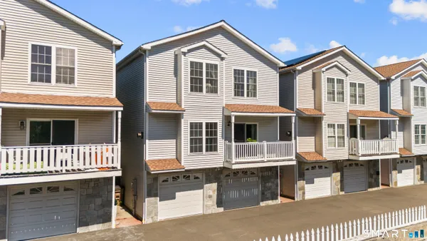 $775,000 | 42 Highland Road, Unit 6, Stamford, CT 06902
