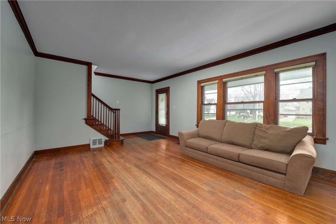 18110 Marcella Road Cleveland, OH 44119 - Photo 3 of 33 Gallery Image 3