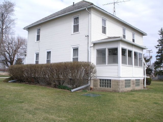 4794 East 5th Road Mendota, IL 61342 - Photo 9 of 10 a front view of a house with a garden
