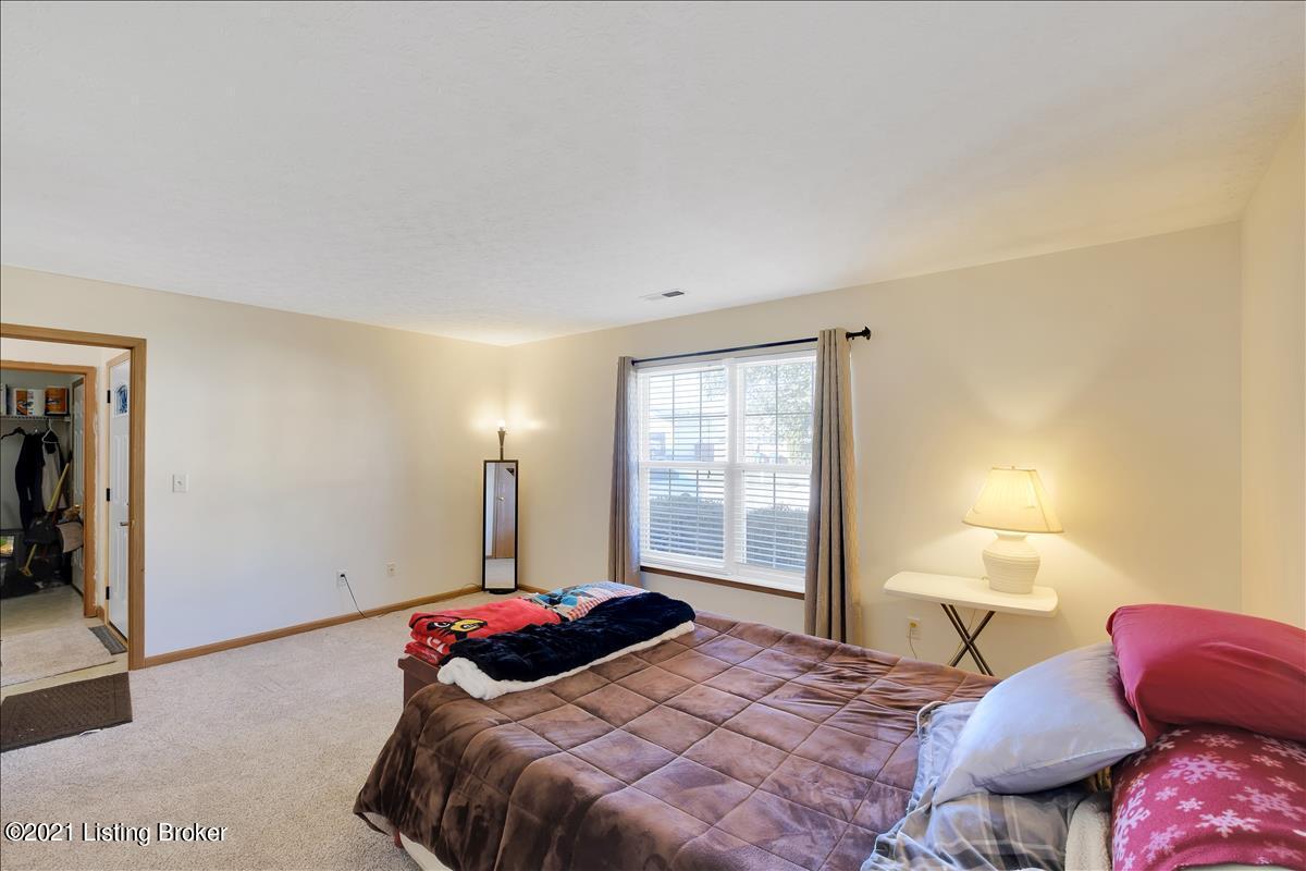 9731 Brooks Bend Road Louisville, KY 40258 - Photo 11 of 24 9731 Brooks Bend Rd-122
