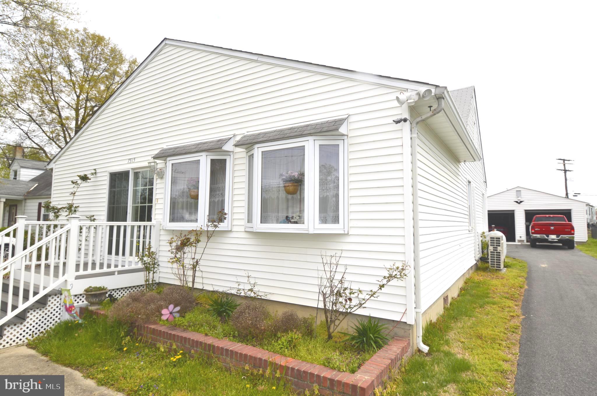 7515 Old Battle Grove Road Baltimore, MD 21222 - Photo 1 of 28 Large Sliding glass door entry