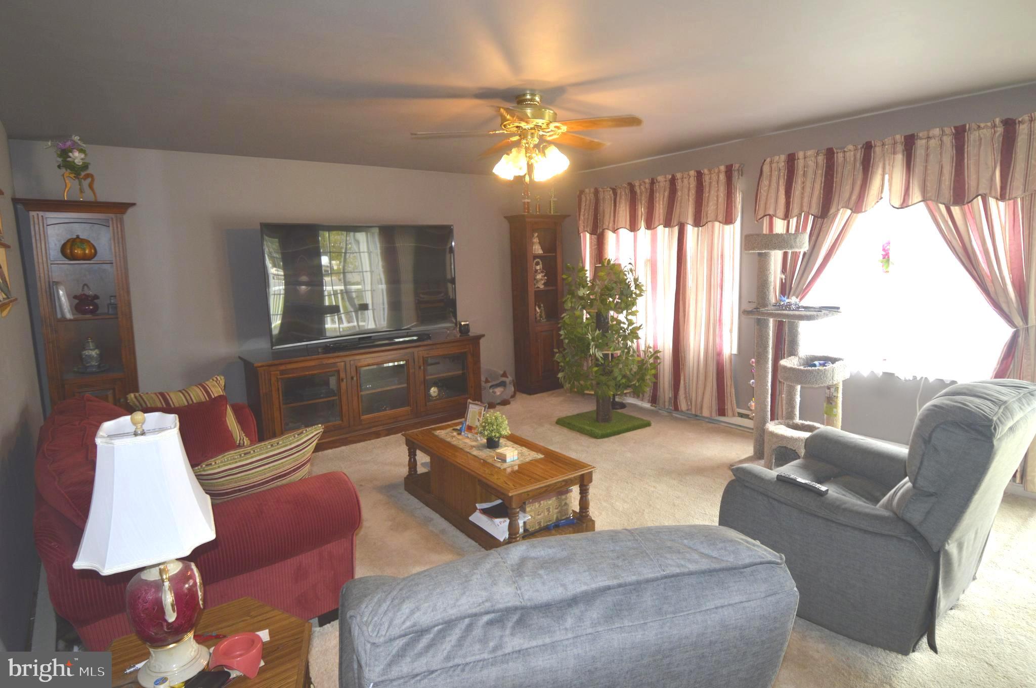 7515 Old Battle Grove Road Baltimore, MD 21222 - Photo 5 of 28 Living room