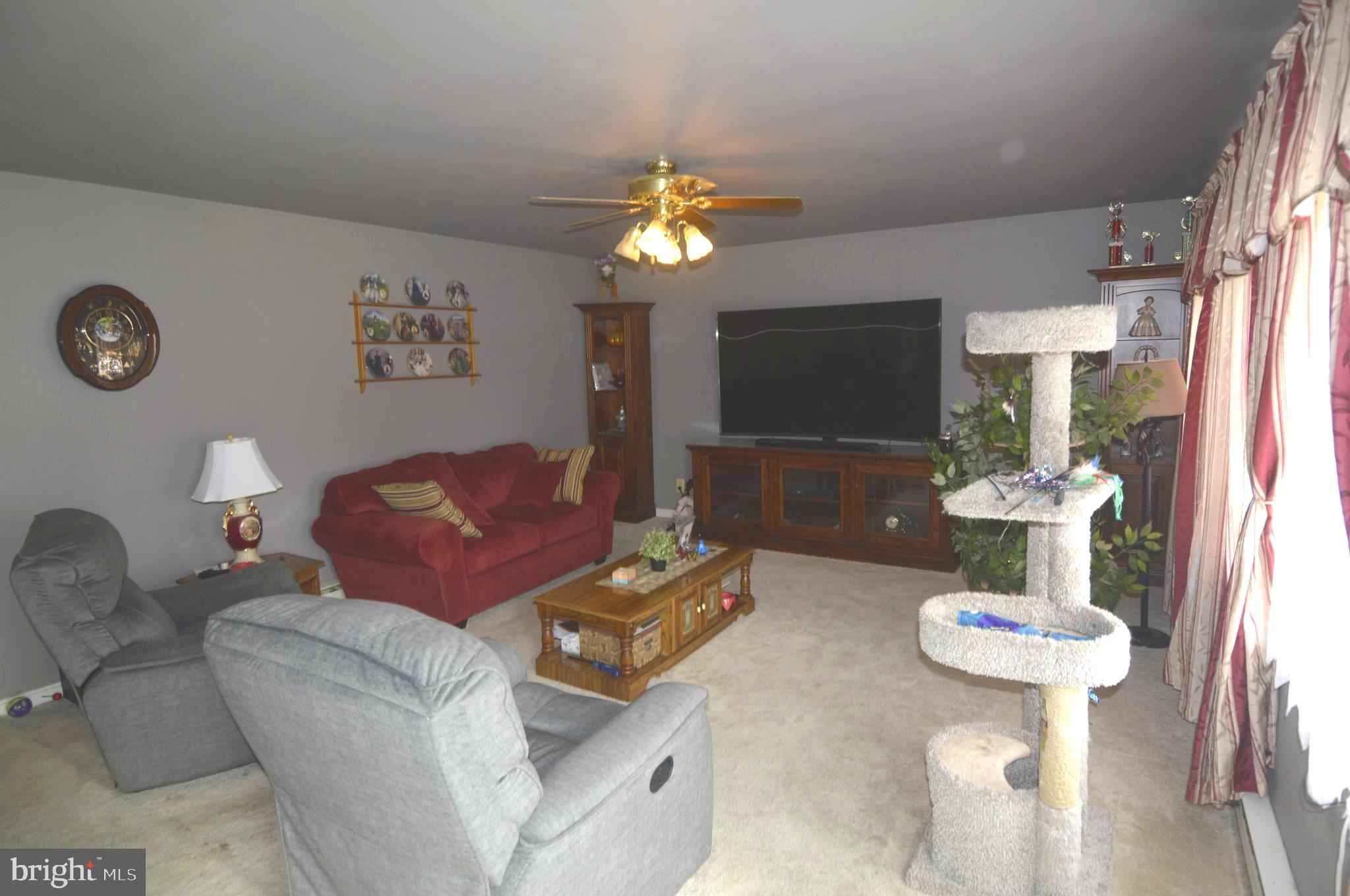 7515 Old Battle Grove Road Baltimore, MD 21222 - Photo 6 of 28 Living room