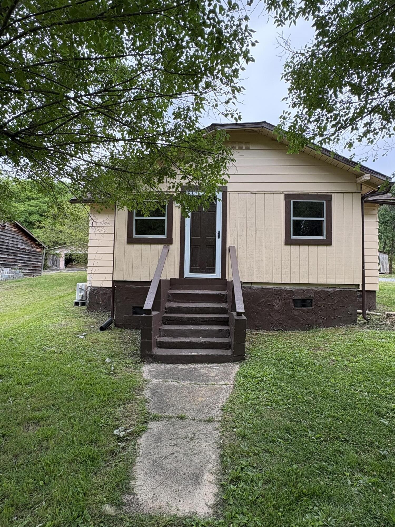 1117 Bledsoe Road Etowah, TN 37331 - Photo 1 of 16