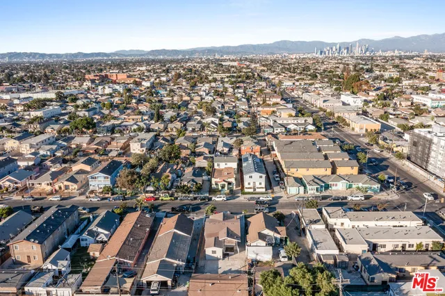 $1,150,000 | 820 West 76th Street, Los Angeles, CA 90044