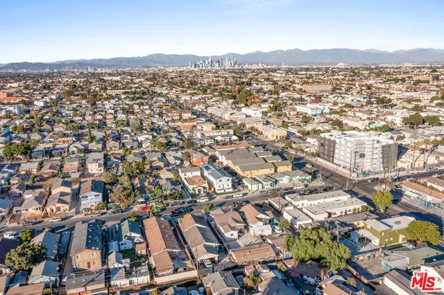 $1,150,000 | 820 West 76th Street, Los Angeles, CA 90044